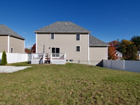 2 Keeneland Cir, Leominster MA 01453