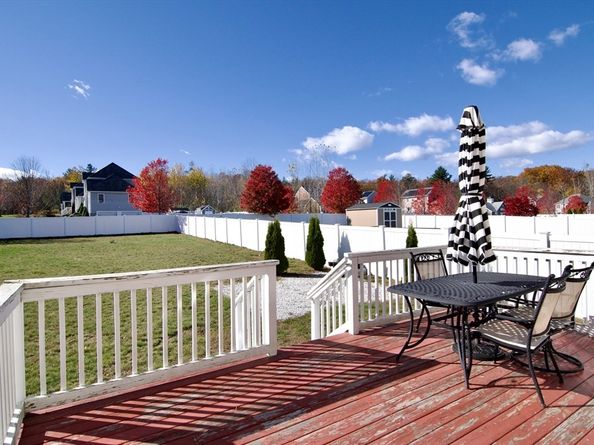 2 Keeneland Cir, Leominster MA 01453