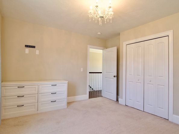 2 Keeneland Cir, Leominster MA 01453