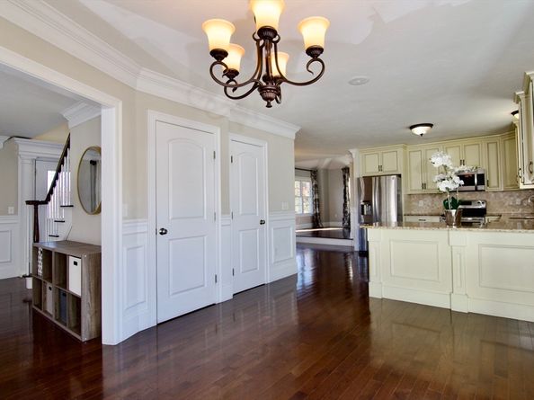 2 Keeneland Cir, Leominster MA 01453