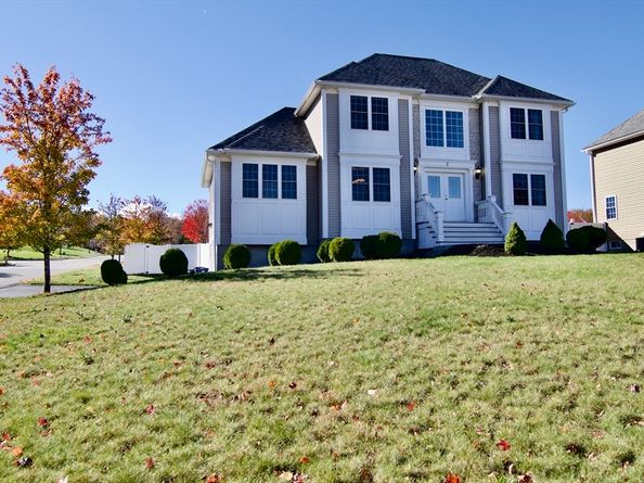 2 Keeneland Cir, Leominster MA 01453