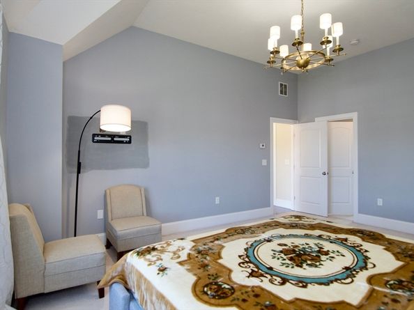 2 Keeneland Cir, Leominster MA 01453