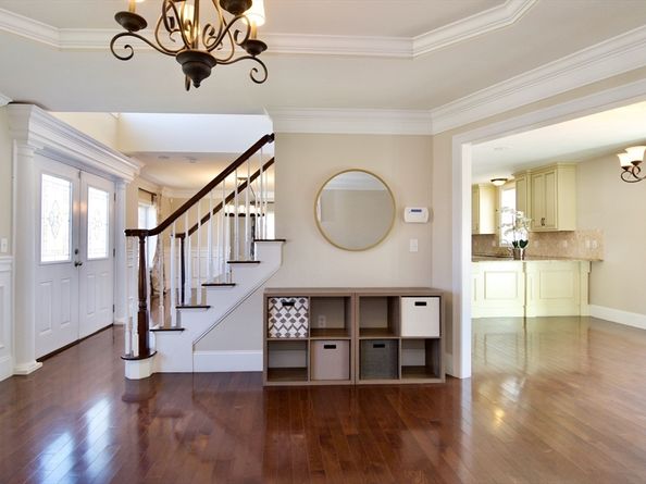 2 Keeneland Cir, Leominster MA 01453