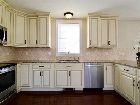 2 Keeneland Cir, Leominster MA 01453