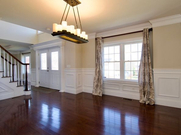 2 Keeneland Cir, Leominster MA 01453