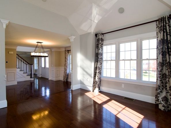 2 Keeneland Cir, Leominster MA 01453