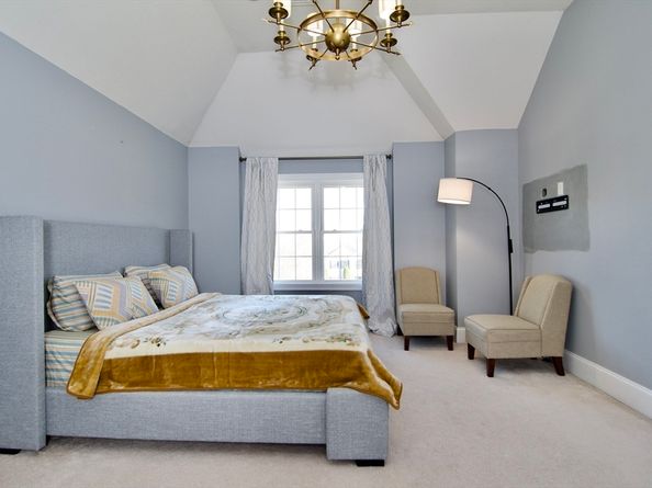 2 Keeneland Cir, Leominster MA 01453