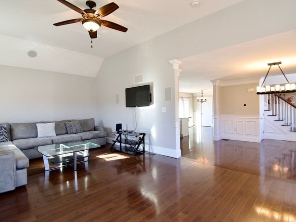 2 Keeneland Cir, Leominster MA 01453