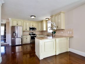 2 Keeneland Cir, Leominster MA 01453