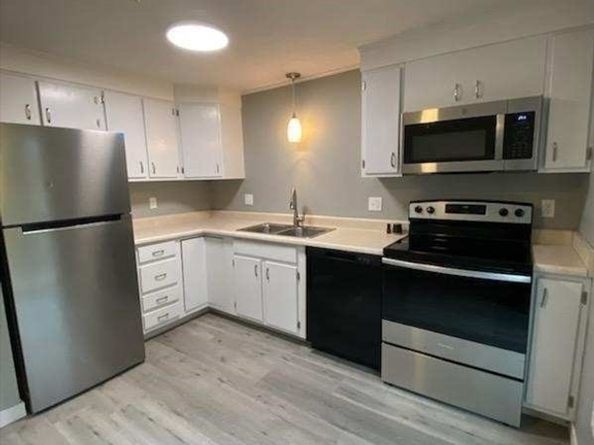 270 Sunderland Rd 37, Worcester MA 01604