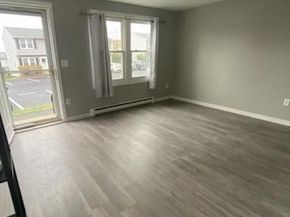 270 Sunderland Rd 37, Worcester MA 01604