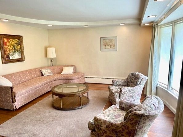 9 Green Hill Ave, Worcester MA 01605