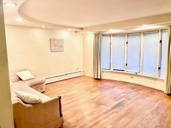 9 Green Hill Ave, Worcester MA 01605