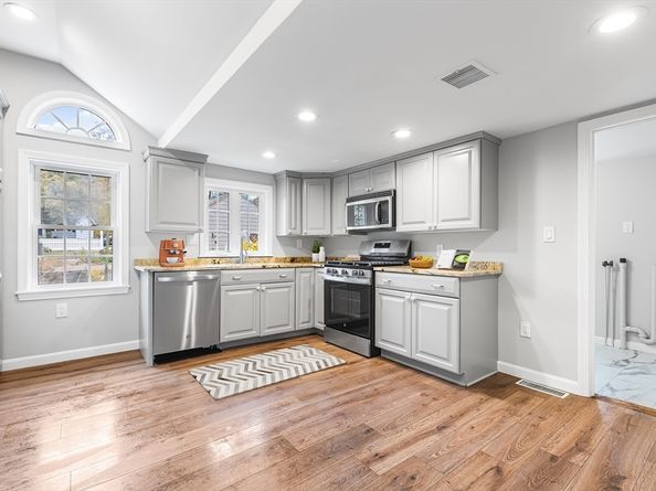 18 Colby St, Rockland MA 02370