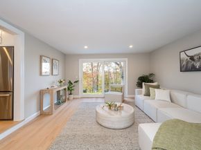 18 University Dr, Natick MA 01760