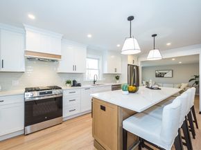 18 University Dr, Natick MA 01760