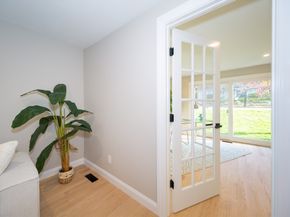 18 University Dr, Natick MA 01760