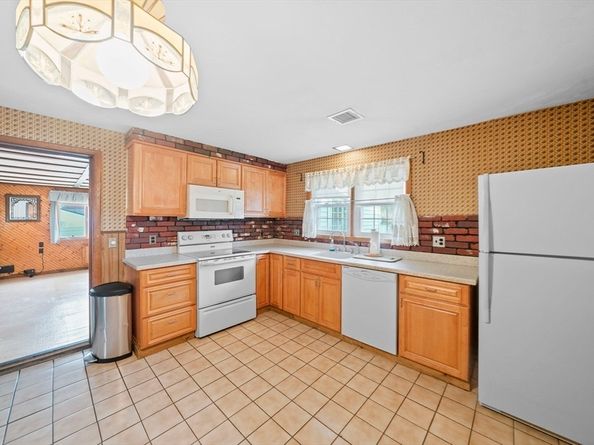 36 Dix Rd, Brockton MA 02302