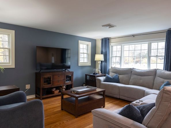 9 Church St, Douglas MA 01516