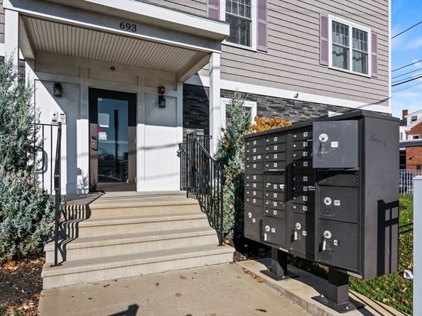 693 Western Avenue 101, Lynn MA 01905