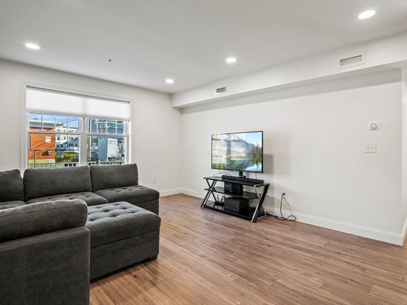 693 Western Avenue 101, Lynn MA 01905