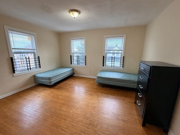 12 King St, Worcester MA 01610