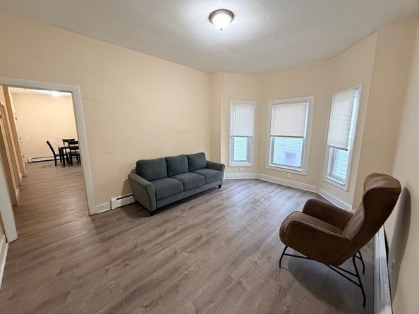 12 King St, Worcester MA 01610