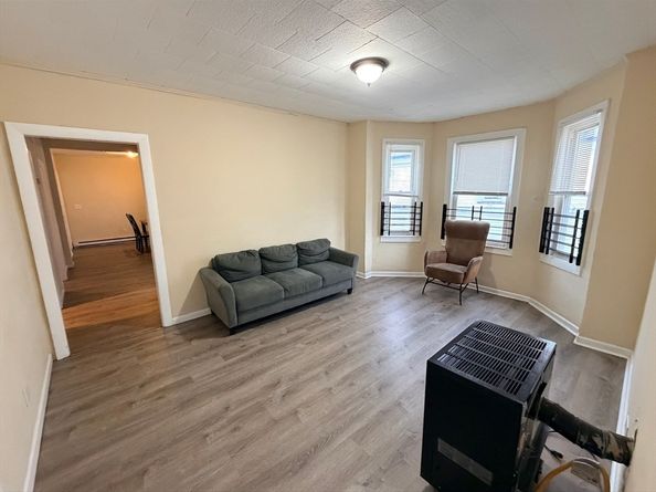 12 King St, Worcester MA 01610