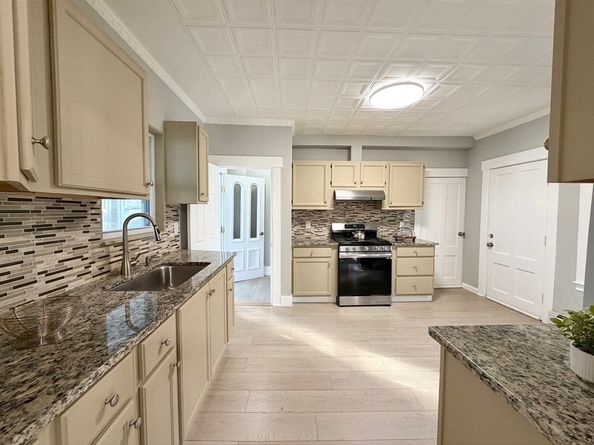 15 Hale St, Fitchburg MA 01420