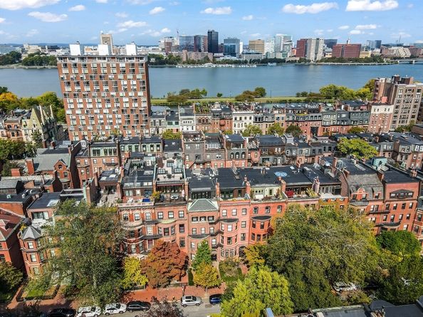 261 Marlborough St 4R, Boston MA 02116