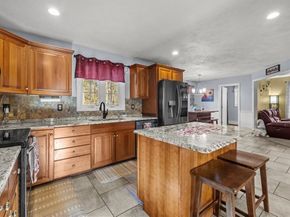 141 Peach St, Barre MA 01005