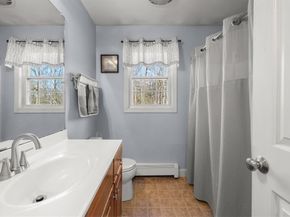 141 Peach St, Barre MA 01005