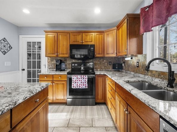 141 Peach St, Barre MA 01005