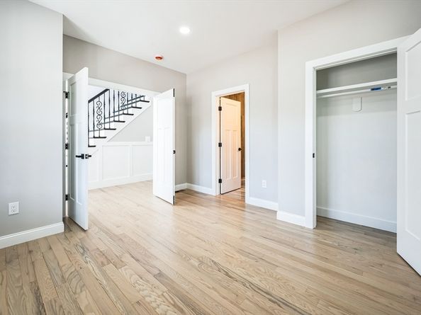 10 Falcon Dr, Shrewsbury MA 01545