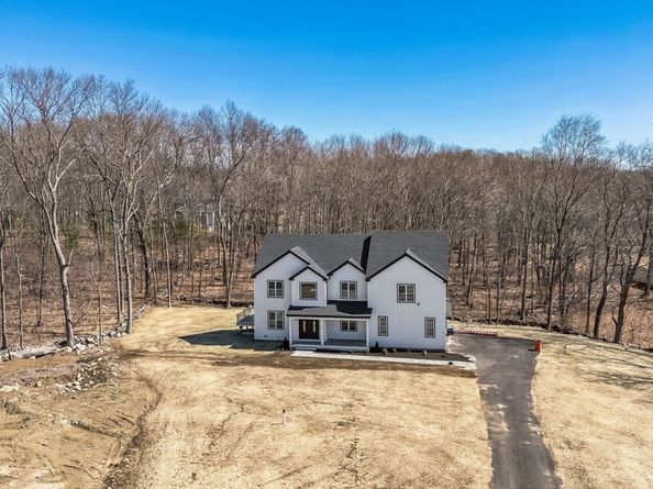 10 Falcon Dr, Shrewsbury MA 01545