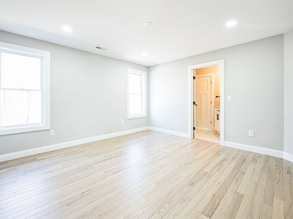 10 Falcon Dr, Shrewsbury MA 01545