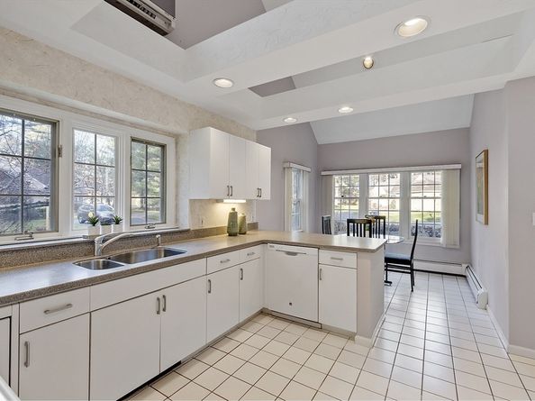 34 Pickman Dr, Bedford MA 01730