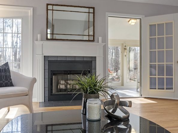 34 Pickman Dr, Bedford MA 01730