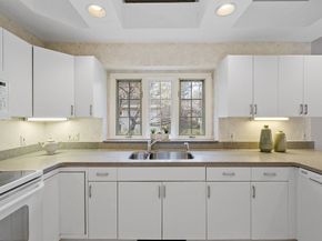 34 Pickman Dr, Bedford MA 01730