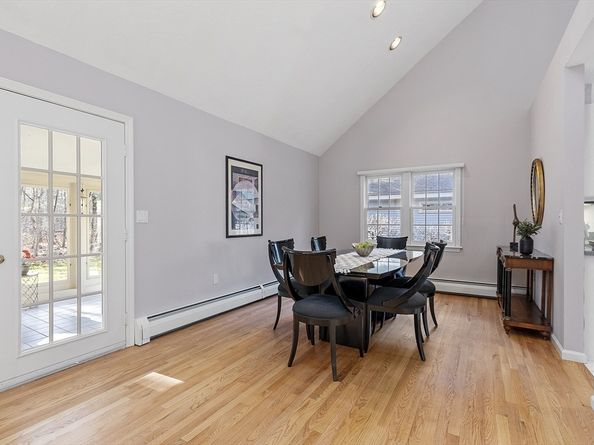 34 Pickman Dr, Bedford MA 01730