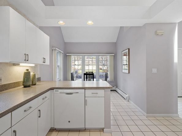 34 Pickman Dr, Bedford MA 01730