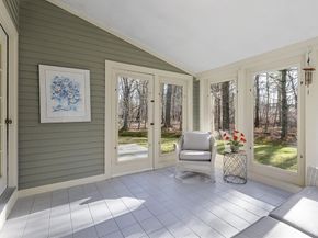 34 Pickman Dr, Bedford MA 01730