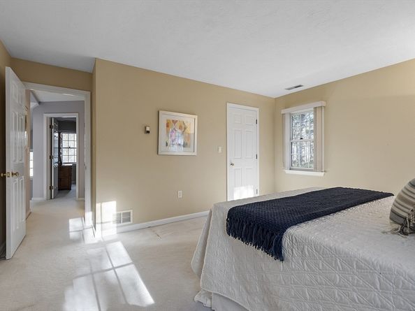 34 Pickman Dr, Bedford MA 01730