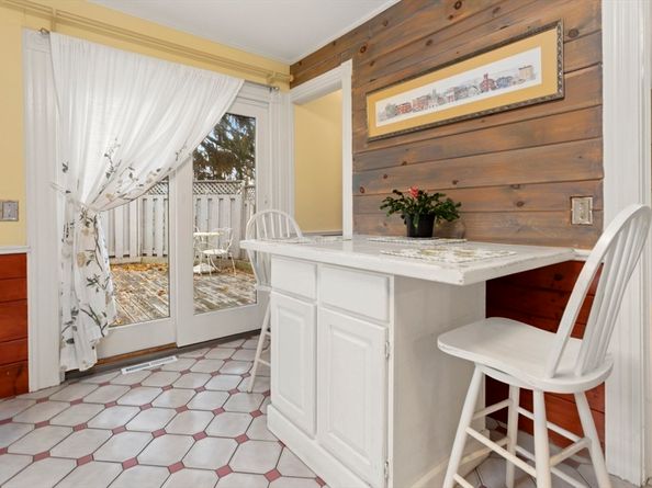 17 Cliff St, Salem MA 01970