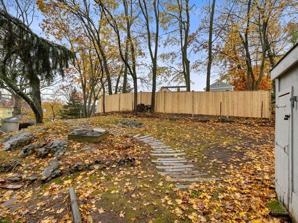 17 Cliff St, Salem MA 01970