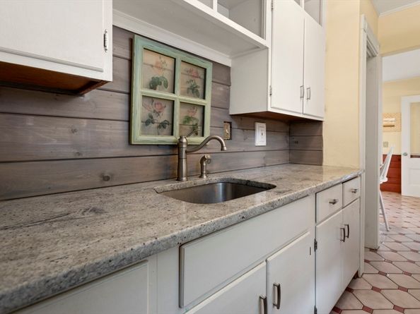 17 Cliff St, Salem MA 01970