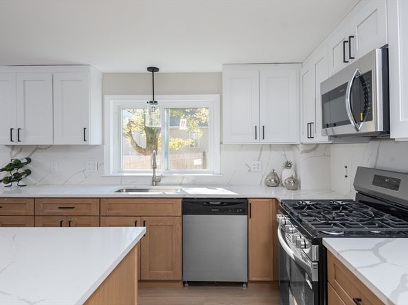 1085 Bedford St, Abington MA 02351