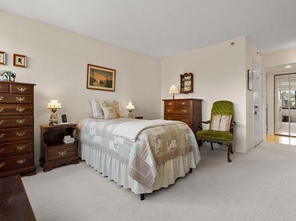 250 Hammond Pond Pkwy 614S, Newton MA 02467