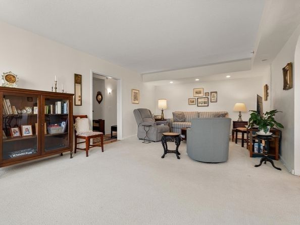 250 Hammond Pond Pkwy 614S, Newton MA 02467