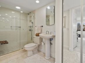 250 Hammond Pond Pkwy 614S, Newton MA 02467